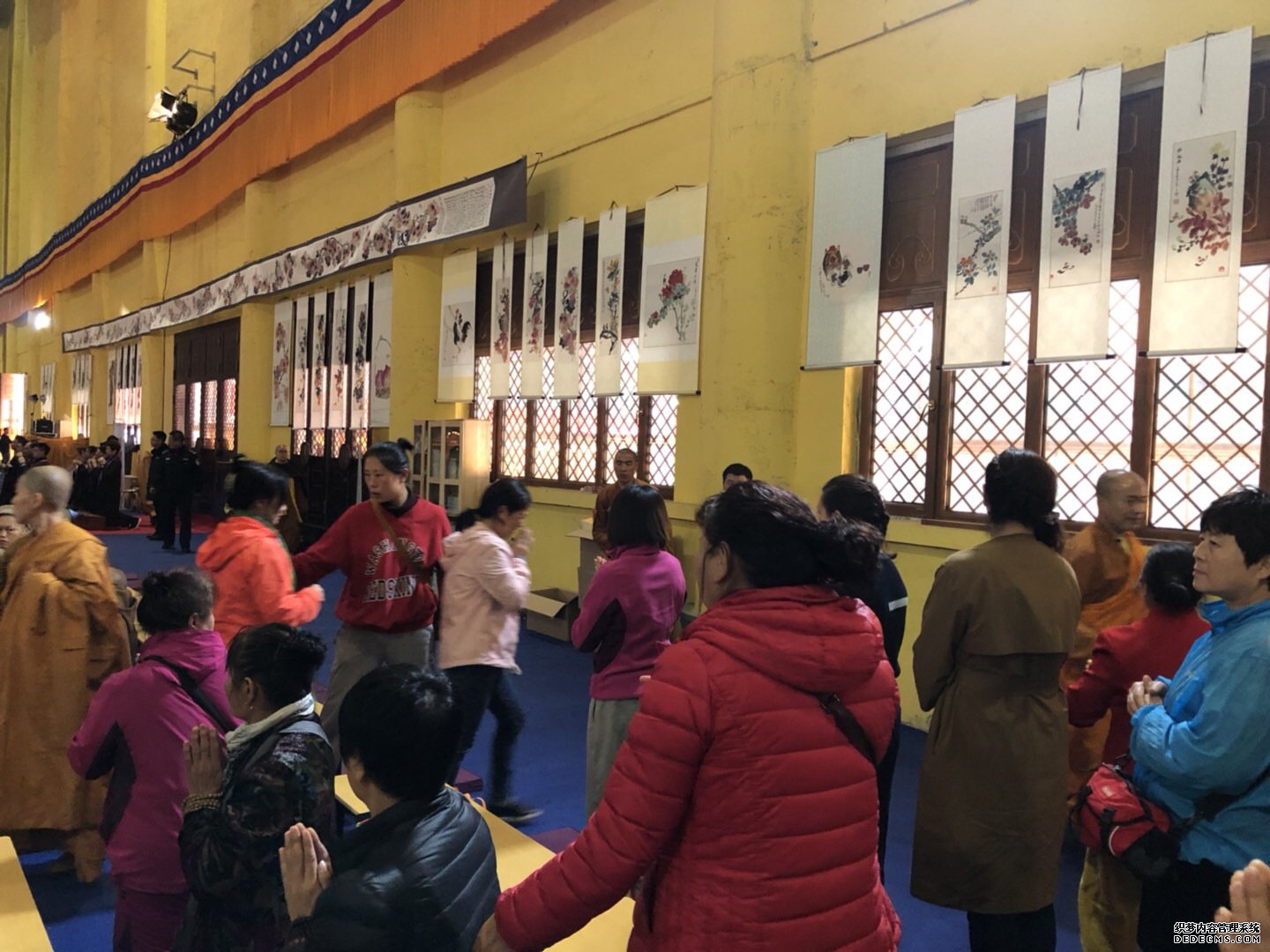 画家赵言斋金色世界书画展在五台山大宝寺开幕
