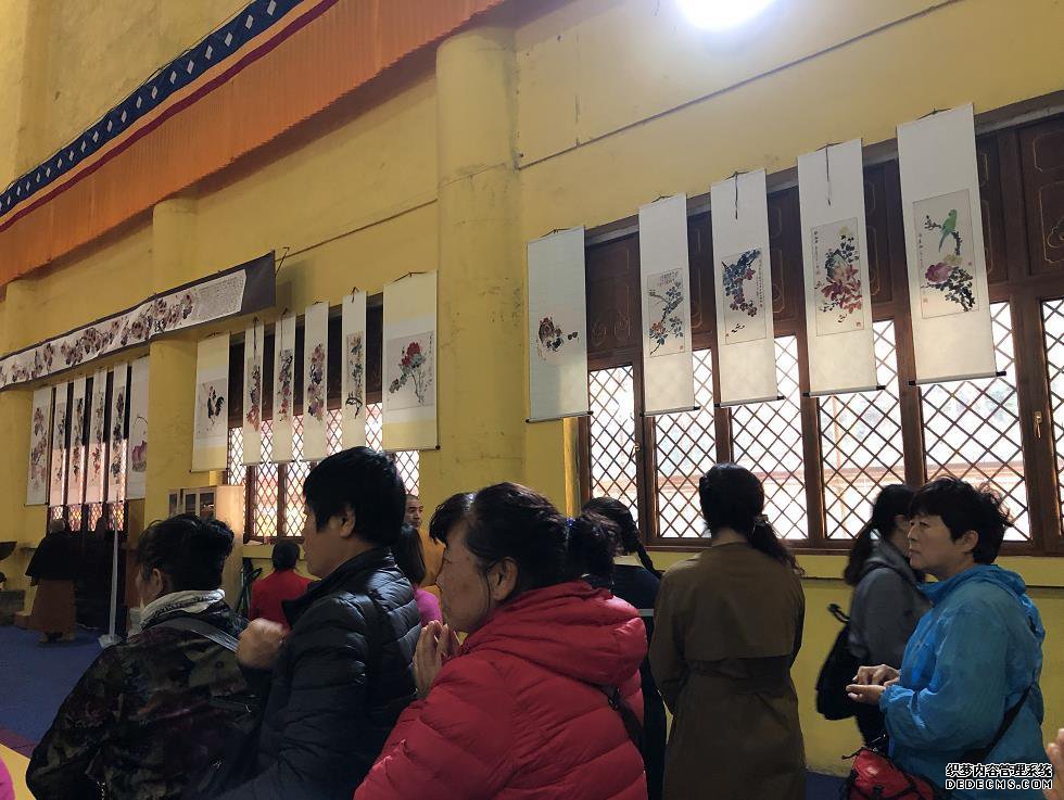 画家赵言斋金色世界书画展在五台山大宝寺开幕