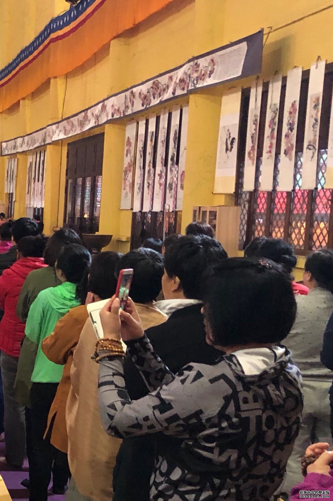 画家赵言斋金色世界书画展在五台山大宝寺开幕