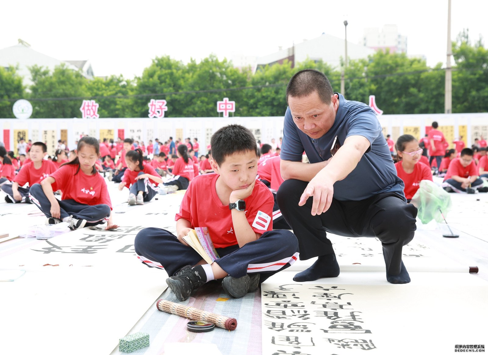 千人书法书写活动在首都师范大学附属小学举行