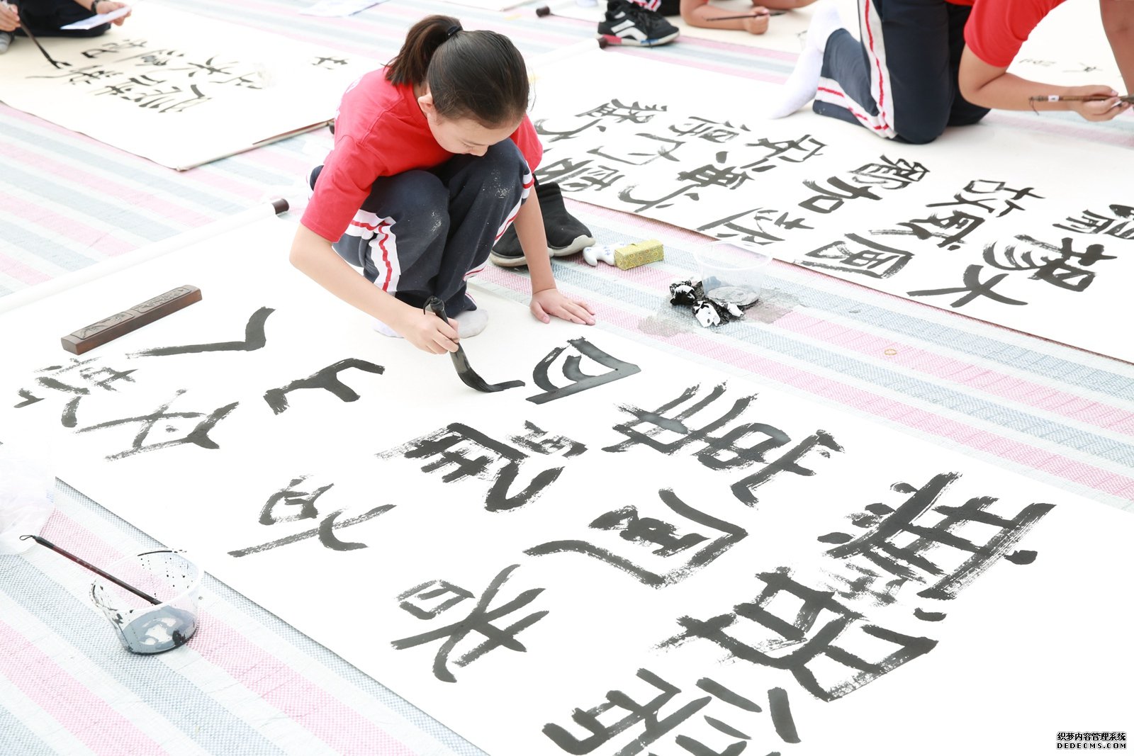 千人书法书写活动在首都师范大学附属小学举行