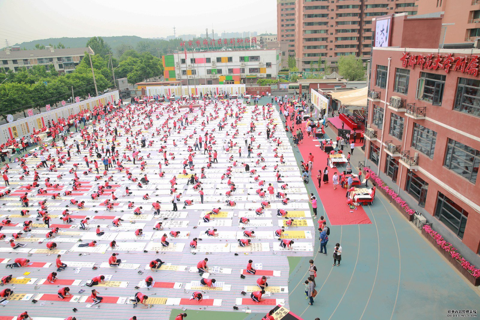 千人书法书写活动在首都师范大学附属小学举行