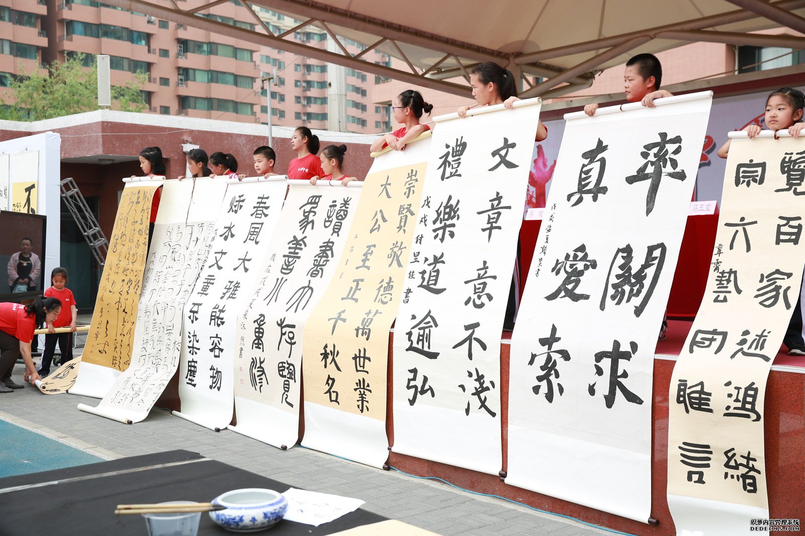 千人书法书写活动在首都师范大学附属小学举行